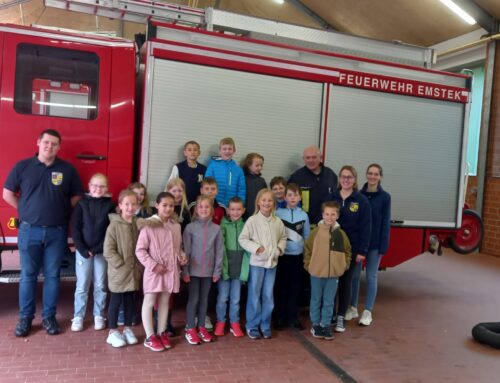 Die Klasse 3 besucht die Feuerwehr in Emstek